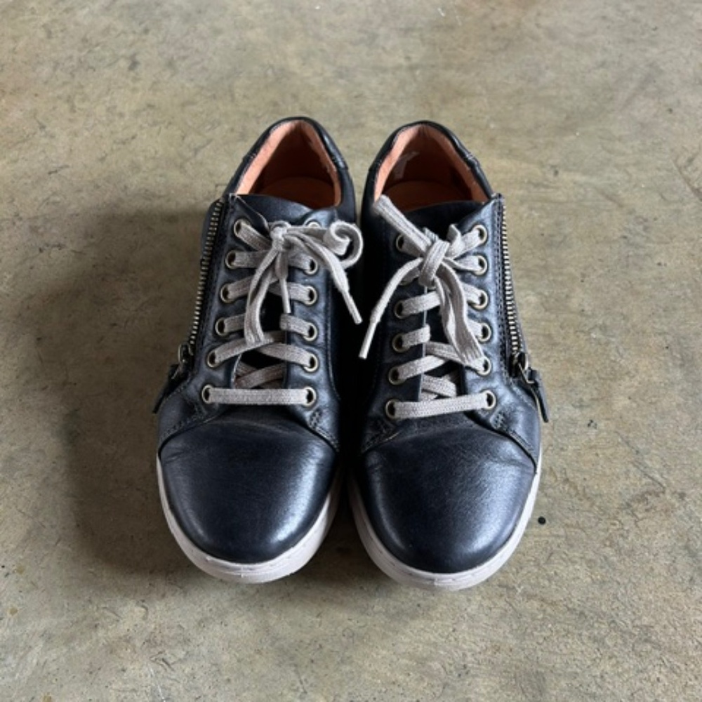 Clarks Nalle Lace leather sneakers, size 7